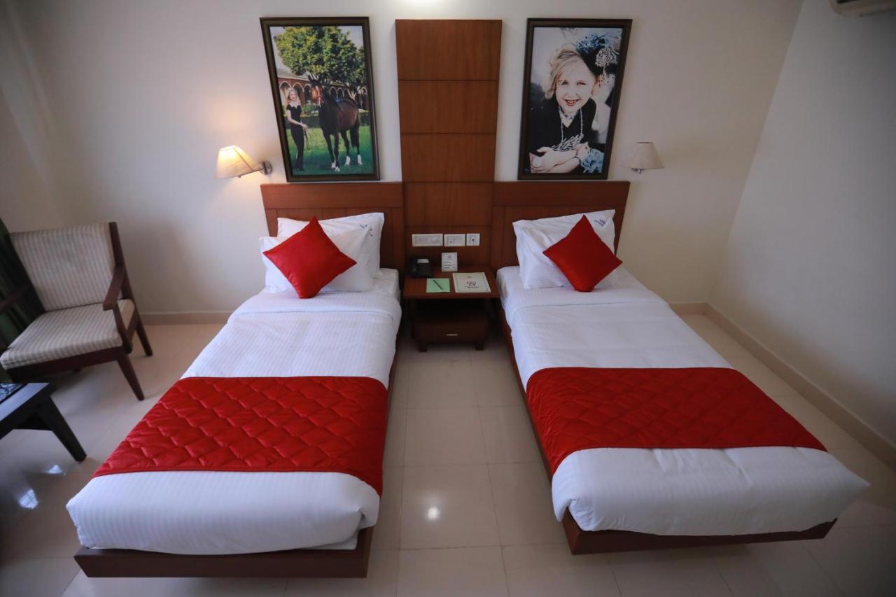 Hotel Peninsula Thrissur Dış mekan fotoğraf