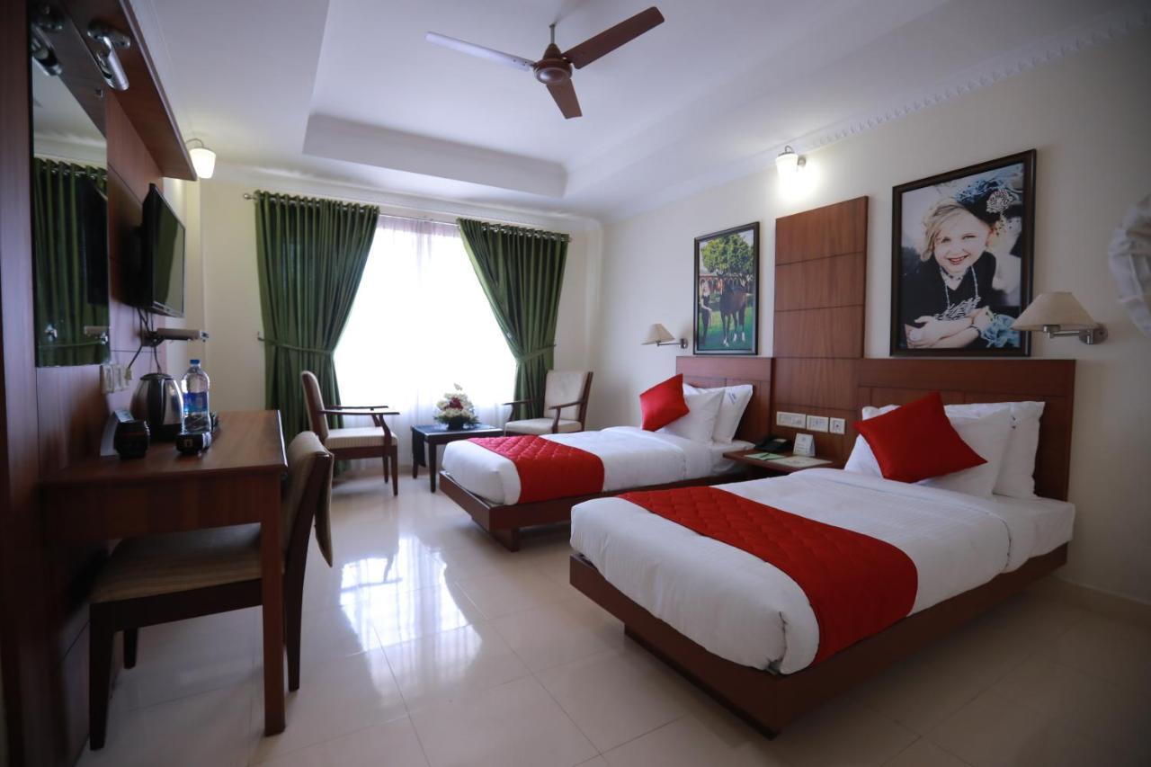 Hotel Peninsula Thrissur Dış mekan fotoğraf
