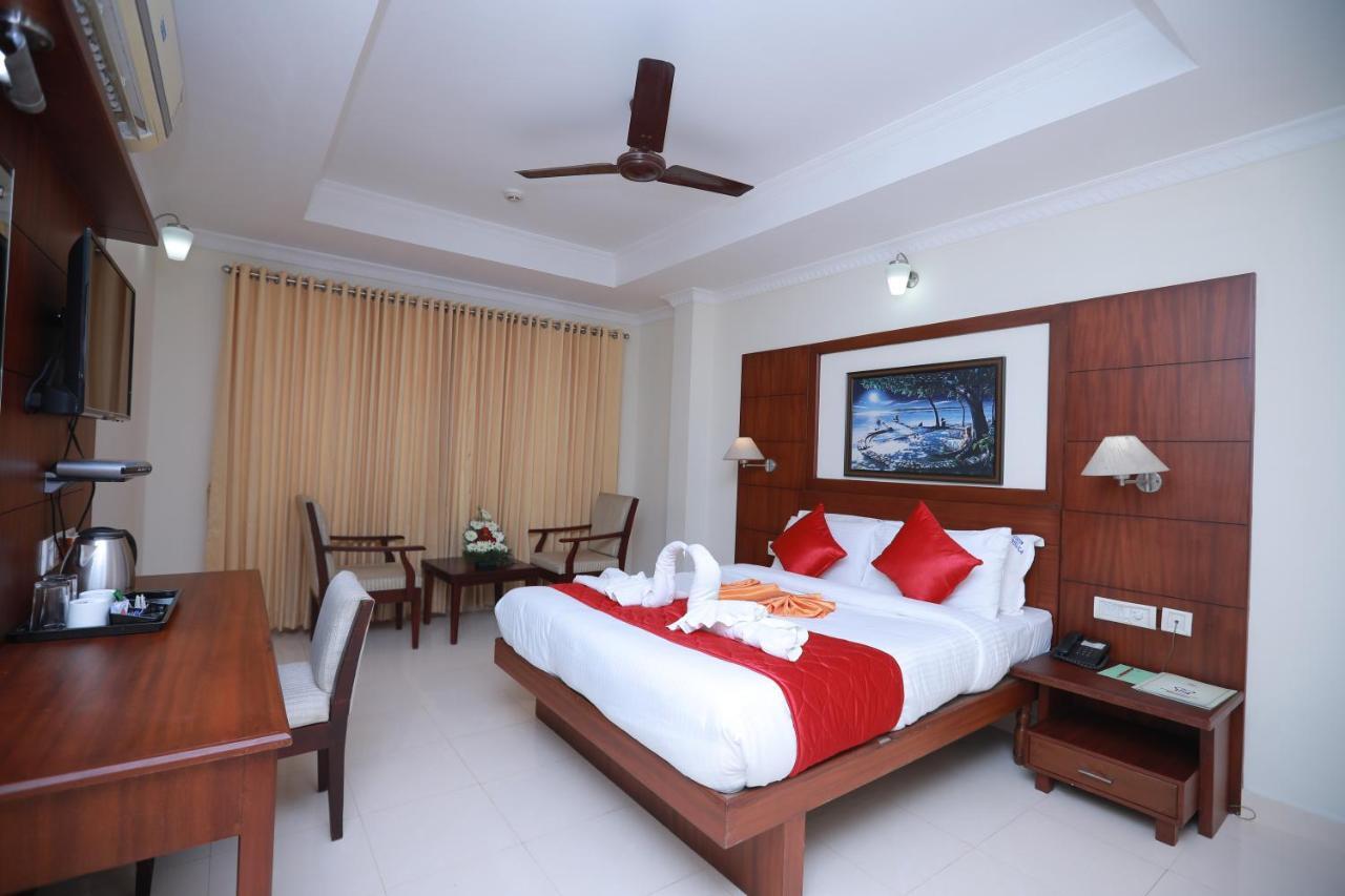 Hotel Peninsula Thrissur Dış mekan fotoğraf