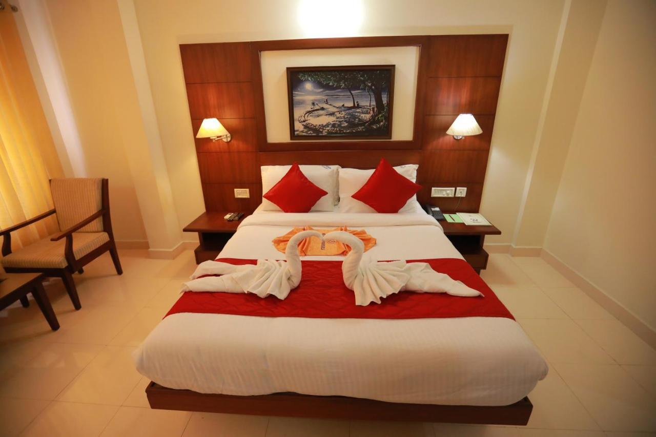 Hotel Peninsula Thrissur Dış mekan fotoğraf