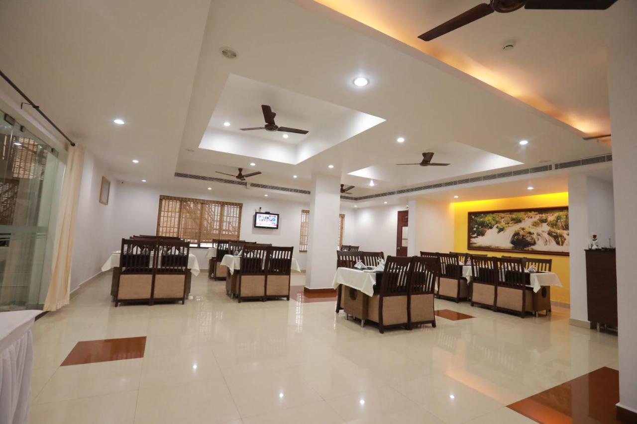 Hotel Peninsula Thrissur Dış mekan fotoğraf