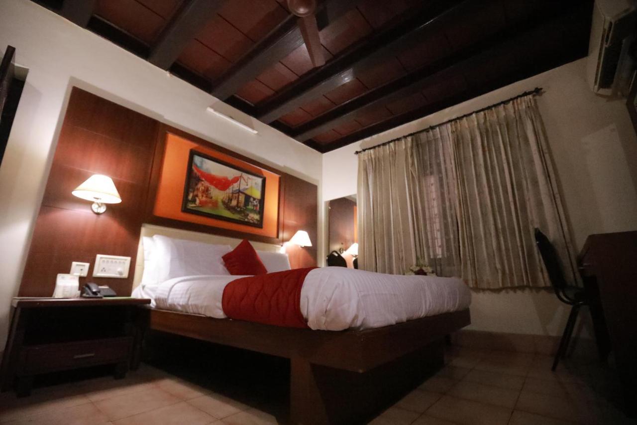 Hotel Peninsula Thrissur Dış mekan fotoğraf