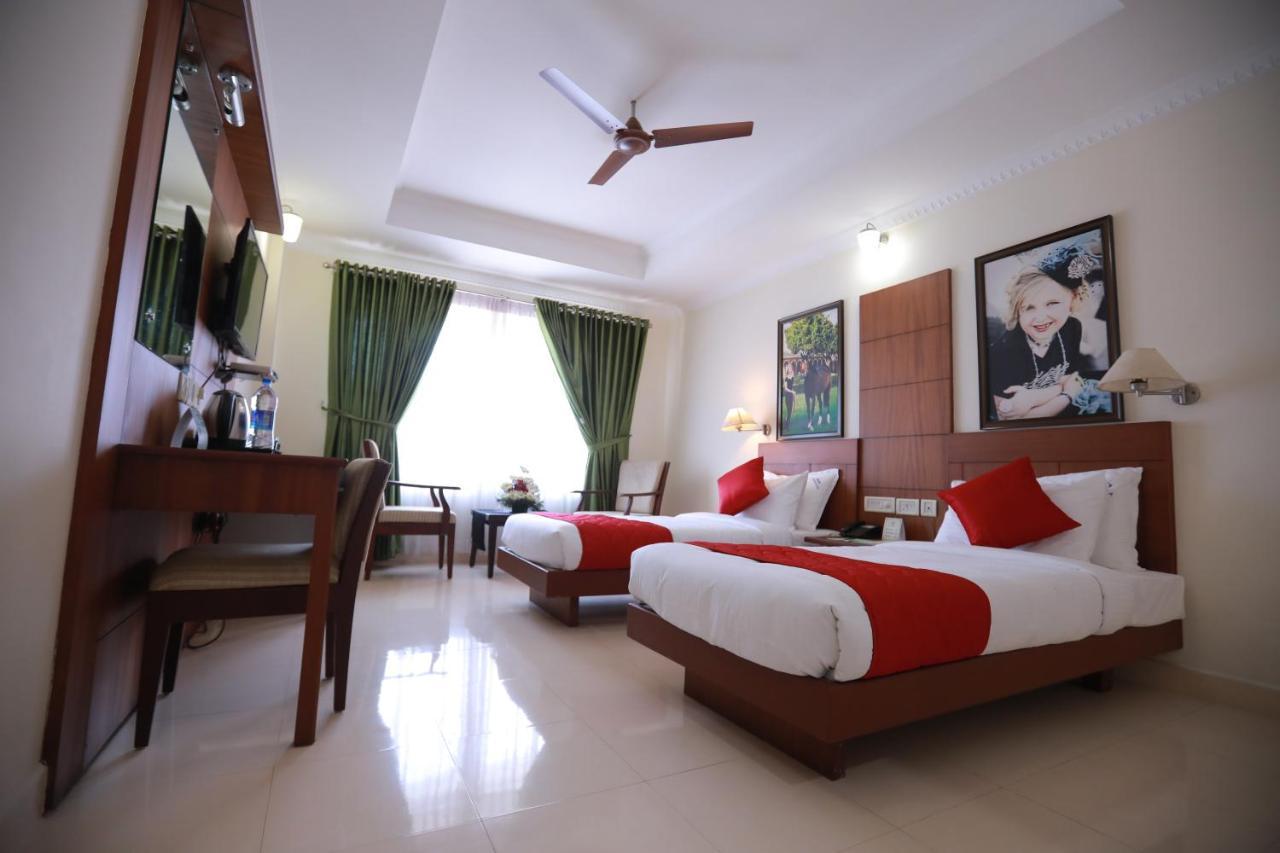 Hotel Peninsula Thrissur Dış mekan fotoğraf