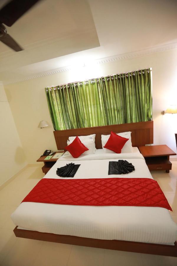 Hotel Peninsula Thrissur Dış mekan fotoğraf