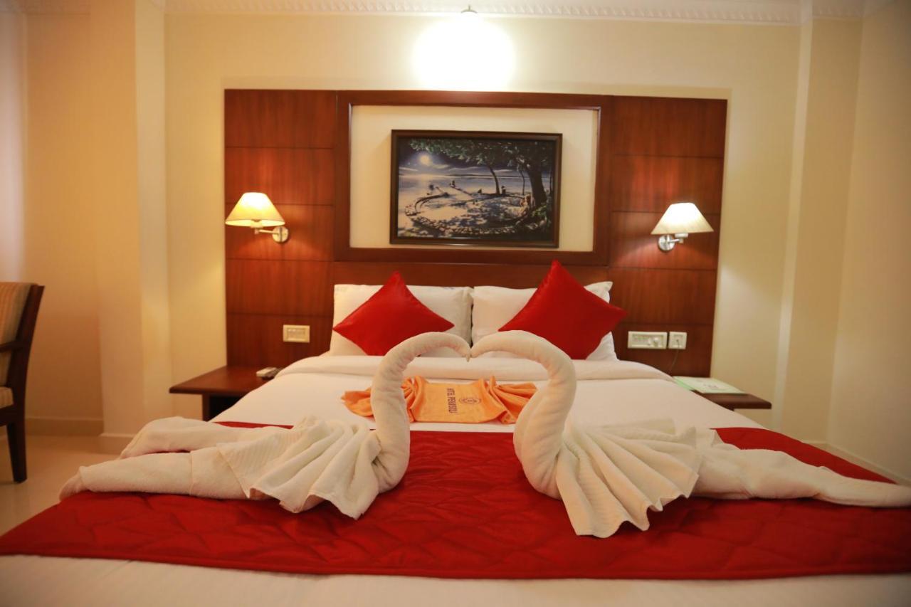 Hotel Peninsula Thrissur Dış mekan fotoğraf