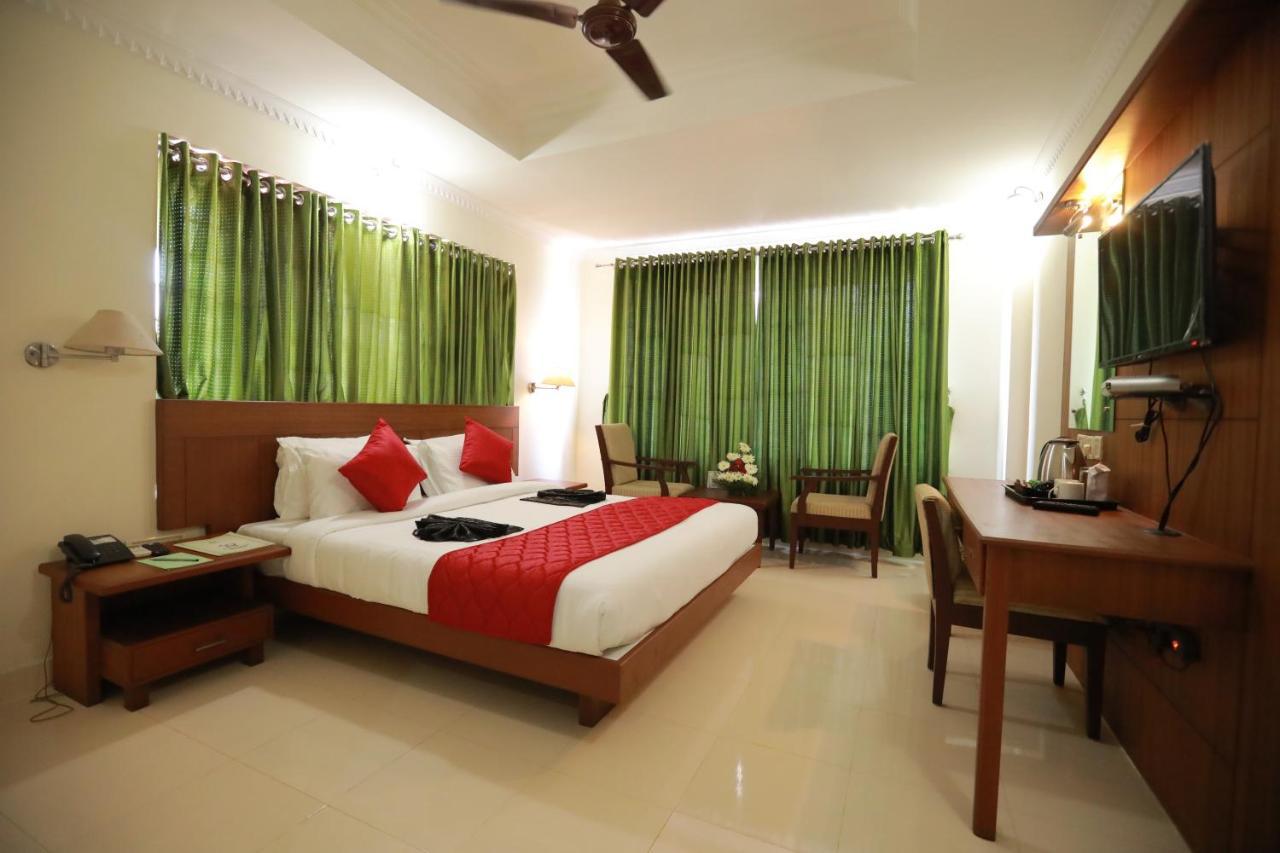 Hotel Peninsula Thrissur Dış mekan fotoğraf