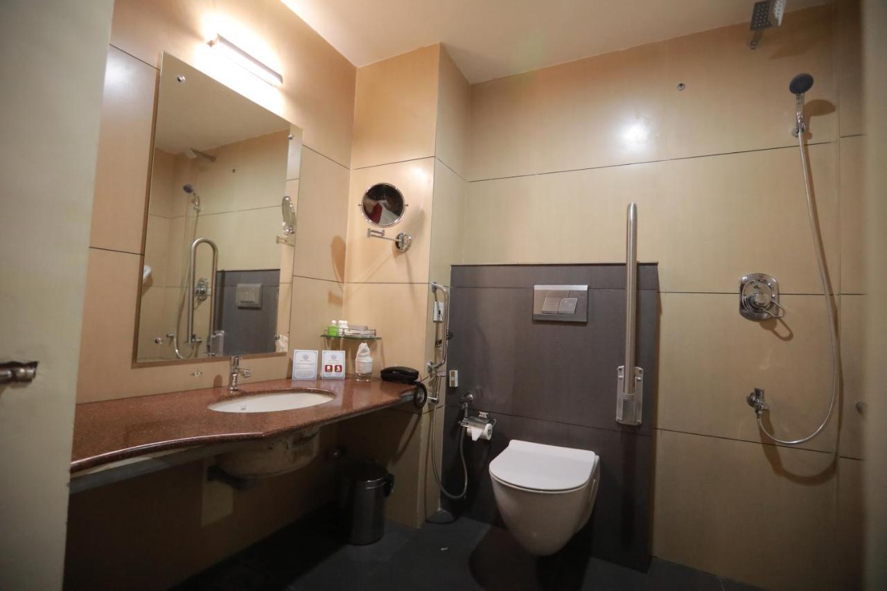 Hotel Peninsula Thrissur Dış mekan fotoğraf