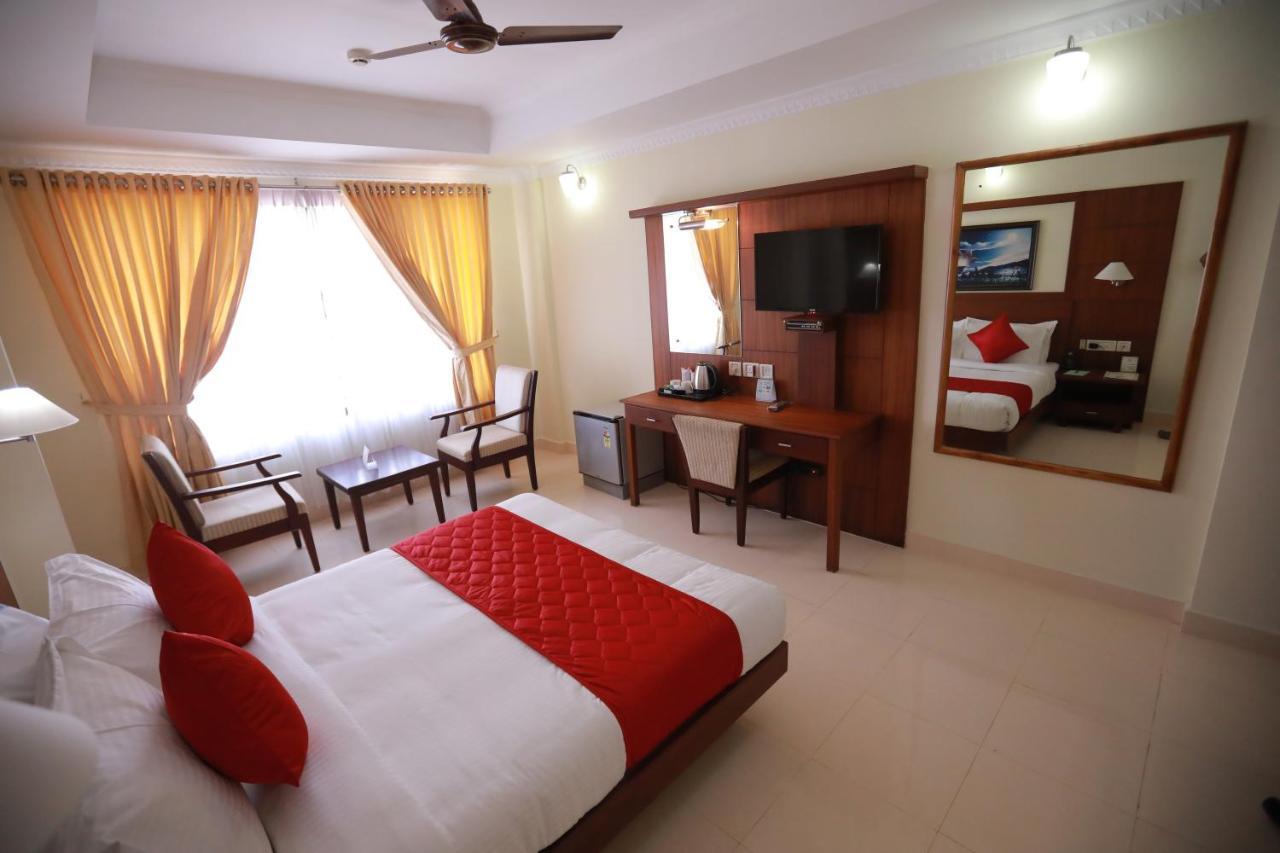 Hotel Peninsula Thrissur Dış mekan fotoğraf