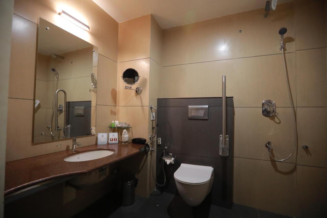 Hotel Peninsula Thrissur Dış mekan fotoğraf