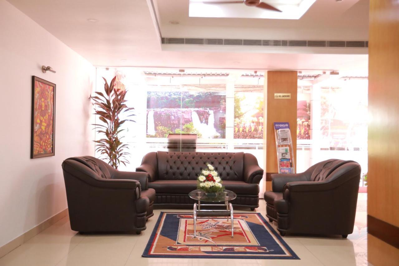 Hotel Peninsula Thrissur Dış mekan fotoğraf