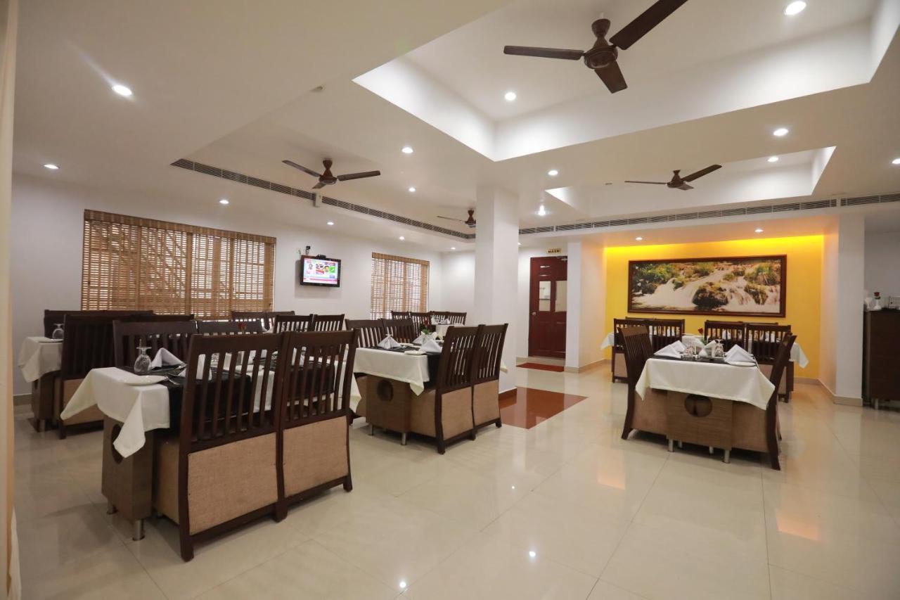 Hotel Peninsula Thrissur Dış mekan fotoğraf