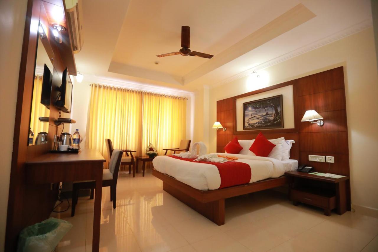 Hotel Peninsula Thrissur Dış mekan fotoğraf