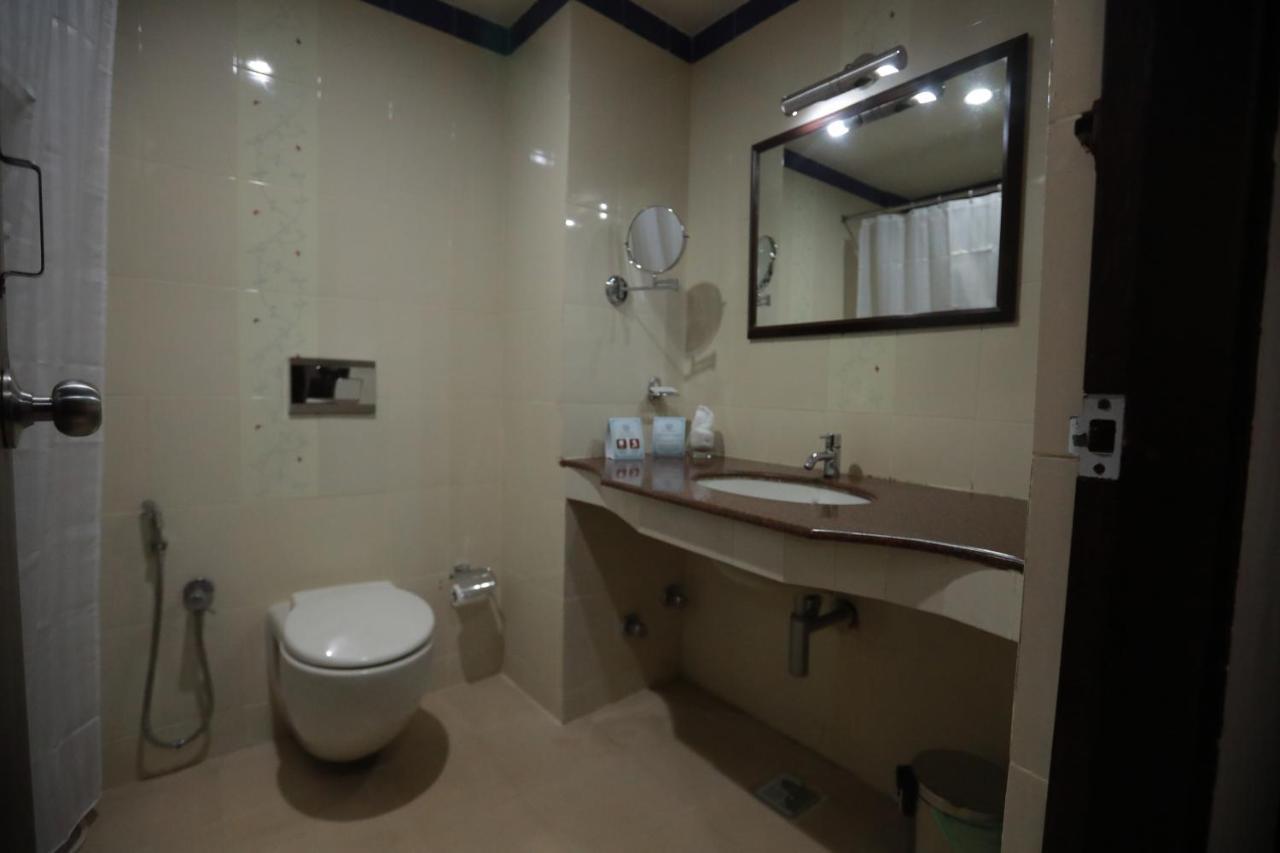 Hotel Peninsula Thrissur Dış mekan fotoğraf